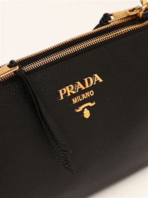 borsa prada tracolla.